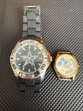 Dallas Cowboys Star Logo Sport Watch - Black & Silver and Cowboys WatchFace